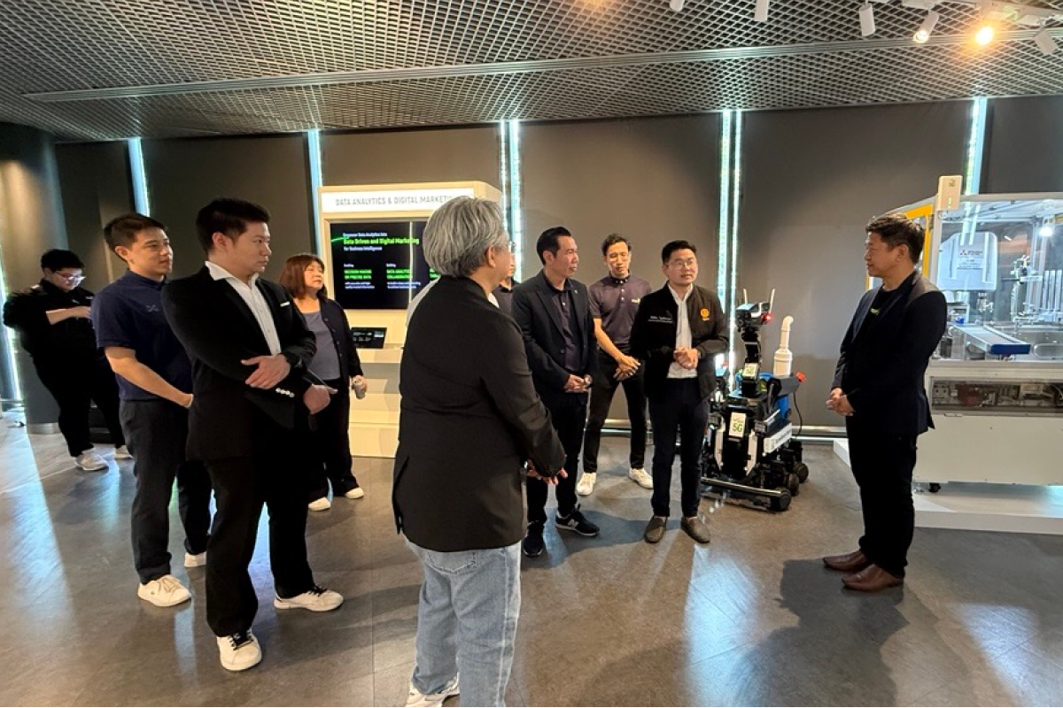 คณะกรรมาธิการการพัฒนาเศรษฐกิจ เยี่ยมชมศูนย์ AIS EEC ในโอกาสลงพื้นที่ศึกษาดูงานโครงการ Thailand Digital Valley เพื่อการส่งเสริมเศรษฐกิจดิจิทัล