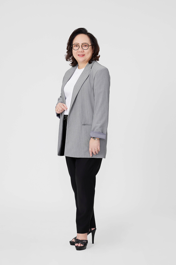 คุณกานติมา เลอเลิศยุติธรรม รองประธานเจ้าหน้าที่บริหาร ด้านธุรกิจองค์กร เอไอเอส